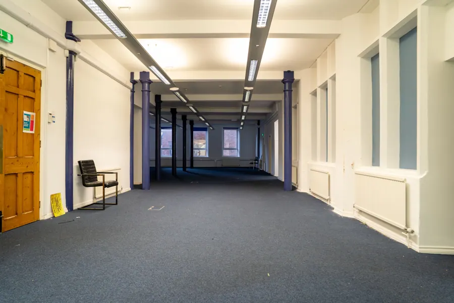 Office 02 — length of the floor from the entrance