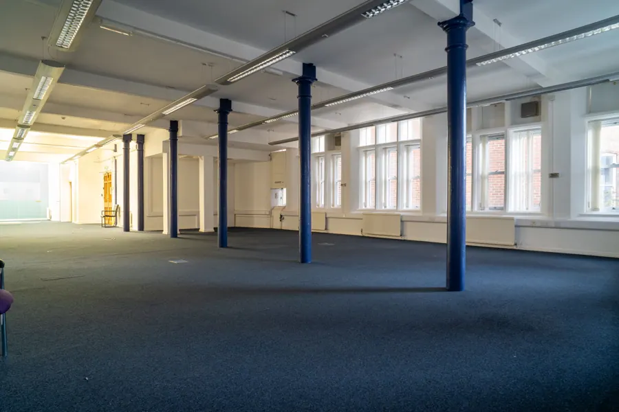 Office 02 — open-plan floor with cast-iron columns